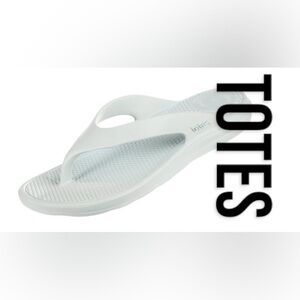 CLEARANCE SALE Totes Everywear Sandals Womens 
size 10 and size 9 light blue